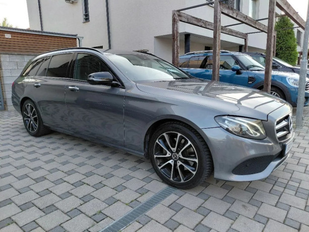 mercedes-benz-e-trieda-kombi-e-220-cdi-at-night-paket-big-2