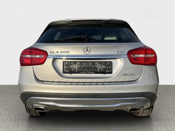 mercedes-benz-gla-200-cdi-4-matic-big-2