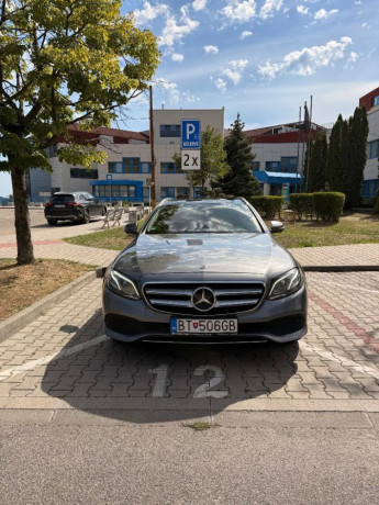 mercedes-benz-e-trieda-w213-combi-big-1