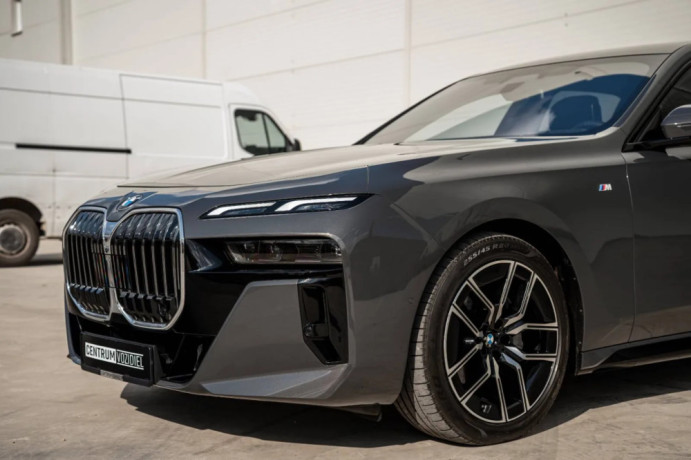 bmw-rad-7-740d-m-xdrive-at-220-kw-fabricka-zaruka-bowers-wilkins-hudba-big-1