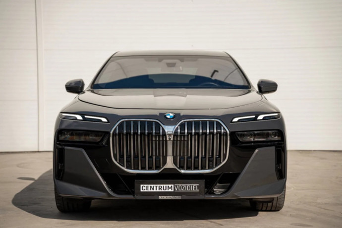 bmw-rad-7-740d-m-xdrive-at-220-kw-fabricka-zaruka-bowers-wilkins-hudba-big-0