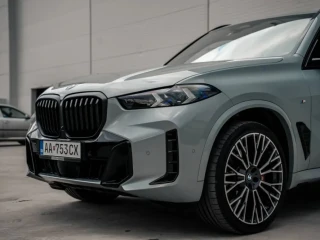 bmw-x5-m-30d-at-xdrive-fabricka-zaruka-harman-kardon-hudba