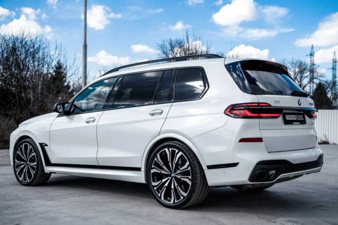 bmw-x7-xdrive-m60i-individual-7-miestna-fabricka-zaruka-bowers-wilkins-big-3