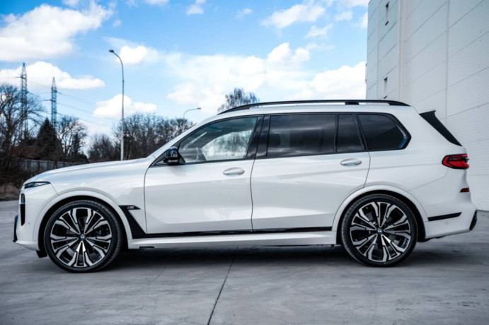 bmw-x7-xdrive-m60i-individual-7-miestna-fabricka-zaruka-bowers-wilkins-big-2