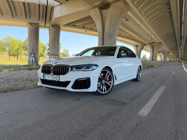 bmw-rad-5-m550i-xdrive-at-390kw-natacanie-zadnej-napravy-big-1