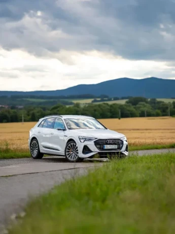 audi-e-tron-55-quattro-s-line-300kw-big-0