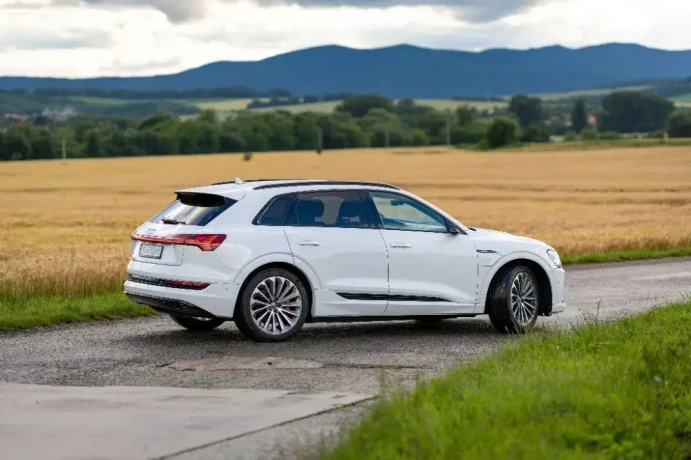 audi-e-tron-55-quattro-s-line-300kw-big-2