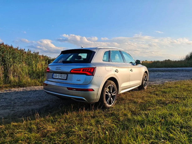 audi-q5-20-tfsi-252k-quattro-185kw-v-tmavohnedej-kozi-big-3