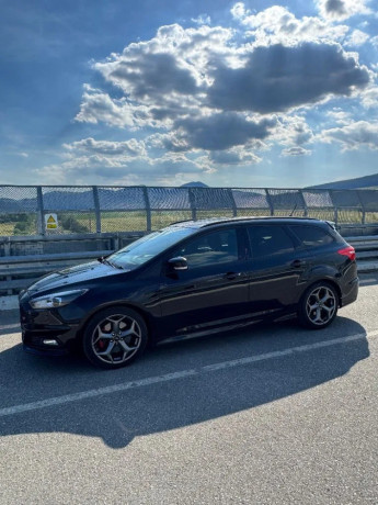 ford-focus-kombi-20-ecoboost-st-big-0