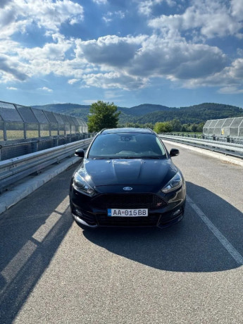 ford-focus-kombi-20-ecoboost-st-big-2