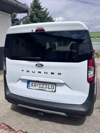 ford-tourneo-courier-10eco-boost-at-92-kw-big-1