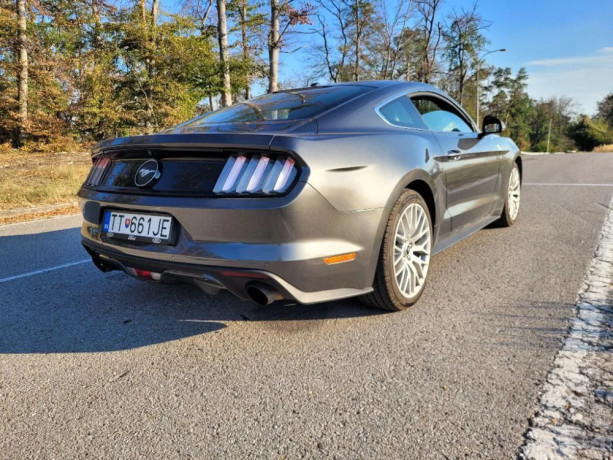 ford-mustang-23-benzin-233kw-manual-prevodovka-big-3