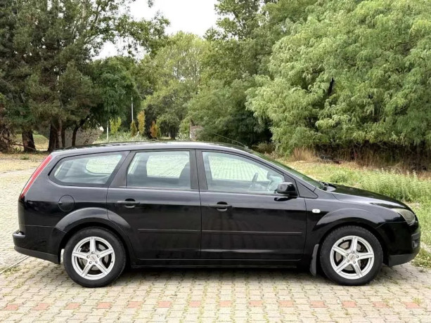 ford-focus-kombi-ford-focus-ii-combi-18-tdci-big-1