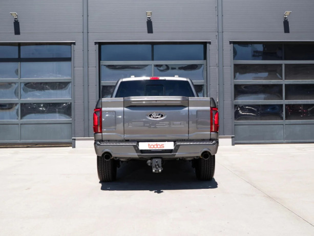 ford-f-150-lariat-50-v8-at-black-edition-big-3