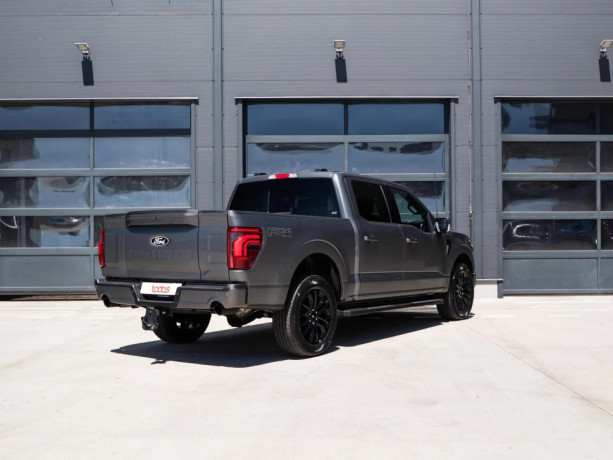 ford-f-150-lariat-50-v8-at-black-edition-big-2