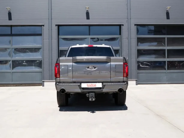 ford-f-150-lariat-50-v8-at-black-edition-big-3