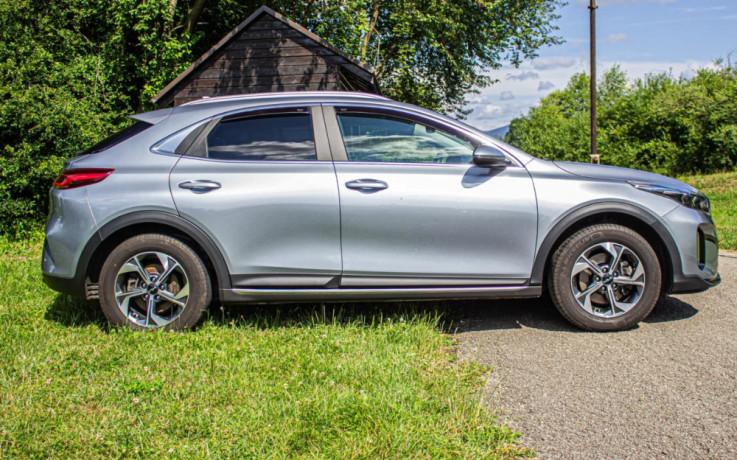 kia-xceed-15-t-gdi-gold-big-0