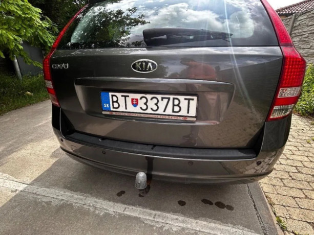 kia-ceed-sw-kia-ceed-big-1