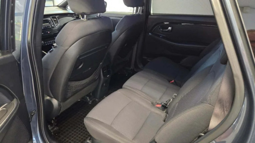 kia-carens-17-crdi-136k-lx-7m-100kw136hp-m6-big-1