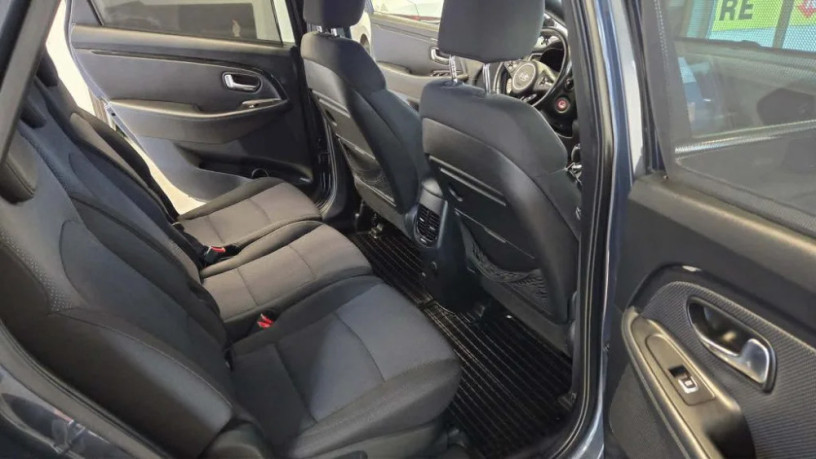 kia-carens-17-crdi-136k-lx-7m-100kw136hp-m6-big-2