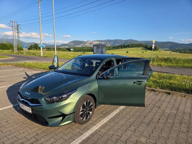 kia-ceed-15-t-gdi-gold-103kw140hp-m6-big-1