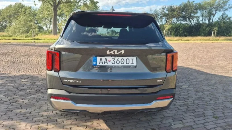 kia-sorento-22-crdi-2025-platinum-6m-panorama-big-3