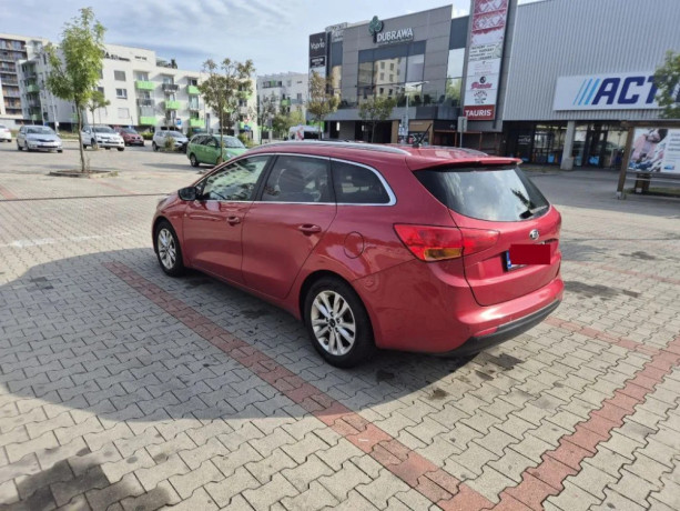 kia-ceed-sw-kia-ceed-sw-16-gdi-99-kw-2017-228-680-km-poskodeny-motor-big-2
