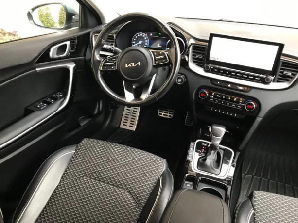 kia-ceed-sw-ceed-sw-16-crdi-mhev-platinum-at-100kw136hp-a7-big-3