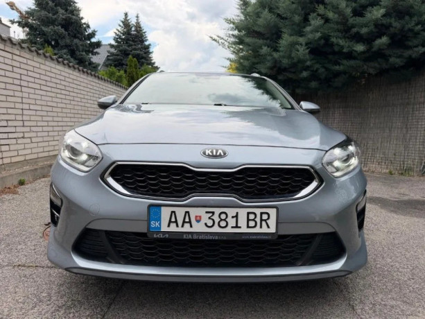 kia-ceed-sw-16-crdi-mhev-gold-at-100kw136hp-a7-big-2