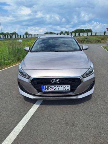 hyundai-i30-14i-family-73kw100hp-m6-big-0