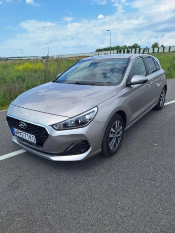 hyundai-i30-14i-family-73kw100hp-m6-big-1