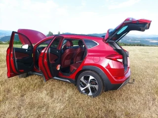 hyundai-tucson-20-crdi-hp-premium-4x4-136kw185hp-m6