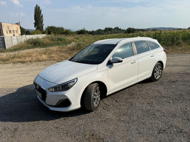 hyundai-i30-cw-14-benzin-73kw-manual-prevodovka-big-3
