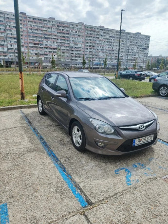 hyundai-i30-16-crdi-vgt-style-66kw90hp-m6-big-2