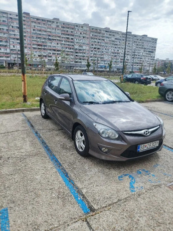 hyundai-i30-16-crdi-vgt-style-66kw90hp-m6-big-1