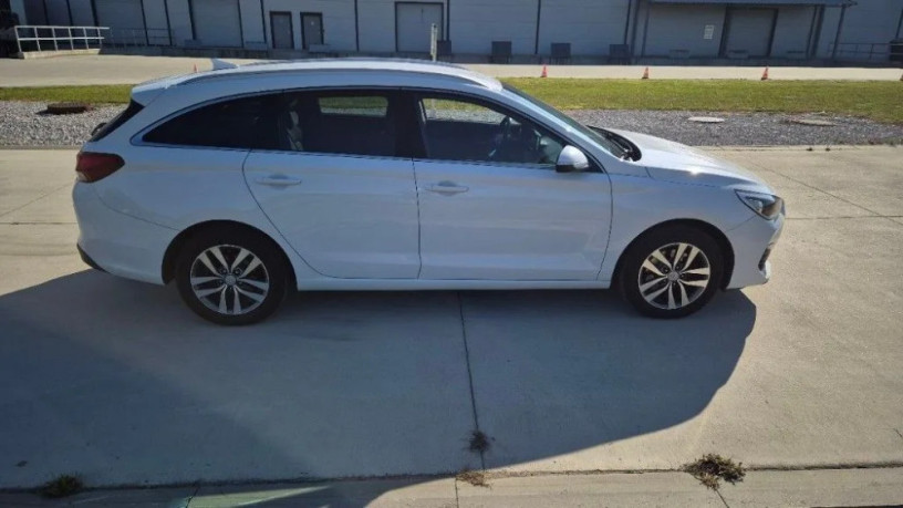 hyundai-i30-cw-i30-kombi-16-crdi-136-family-7dct-100kw136hp-a7-big-1