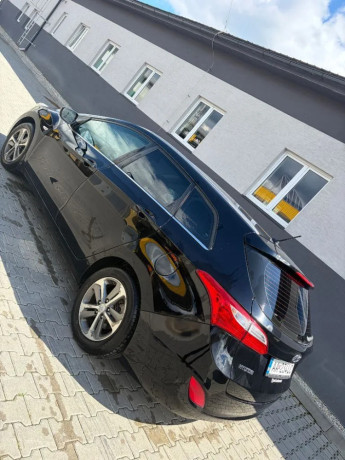 hyundai-i30-cw-kombi-16i-crdi-16v-dohc-family-81kw110hp-m6-big-3