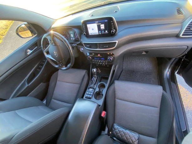 hyundai-tucson-20-crdi-family-4x4-at-100kw136hp-a6-big-2