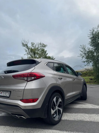 hyundai-tucson-20-136kw-4x4-136-500km-sk-povod-big-3