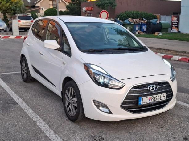 hyundai-ix20-14-crdi-dohc-16v-style-66kw90hp-m6-big-0