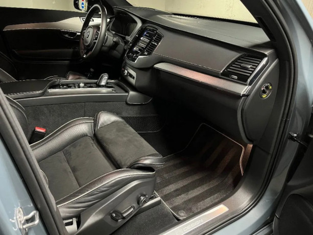 volvo-xc90-r-design-220-kw-1-majitel-111-900-km-novy-motor-turbo-zaruka-vol-big-3