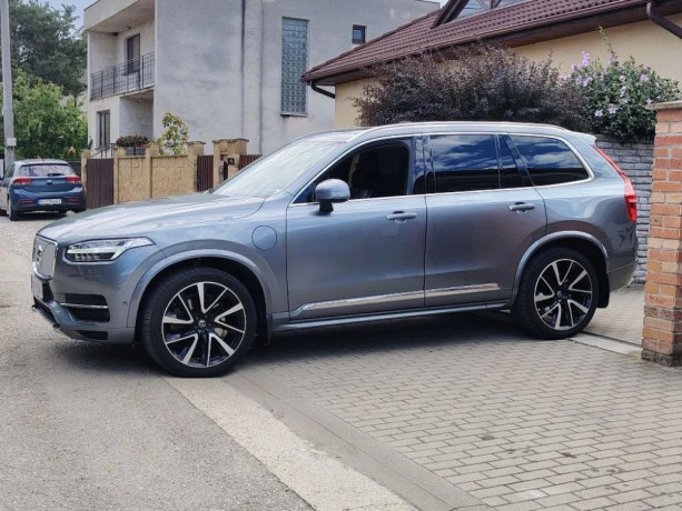 volvo-xc90-plug-in-hybrid-big-3