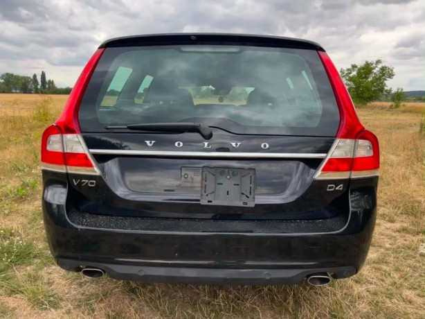 volvo-xc70-volvo-v70-big-1