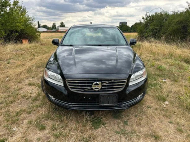 volvo-xc70-volvo-v70-big-0