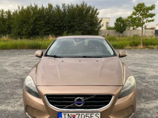 volvo-v40-kinetic