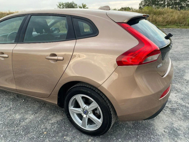 volvo-v40-kinetic-big-1