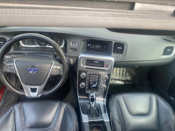 volvo-v60-20-diesel-140kw-manual-prevodovka-big-3