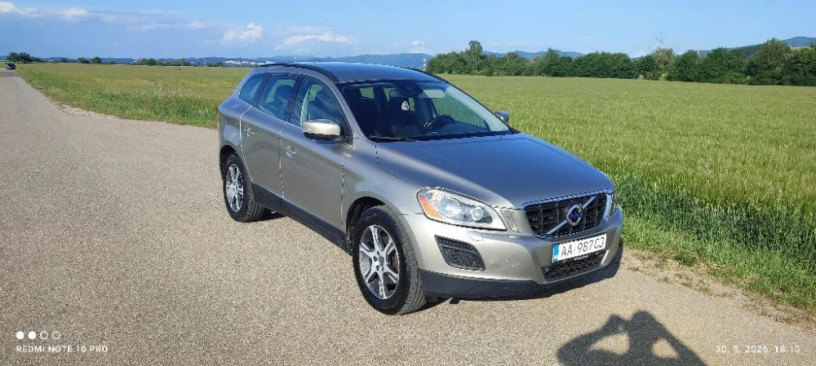 volvo-xc60-d4-momentum-120kw163hp-m6-big-0