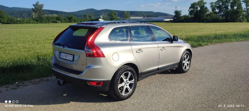 volvo-xc60-d4-momentum-120kw163hp-m6-big-2