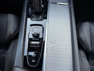 volvo-xc60-b4-r-design-awd-at-145kw197hp-a8